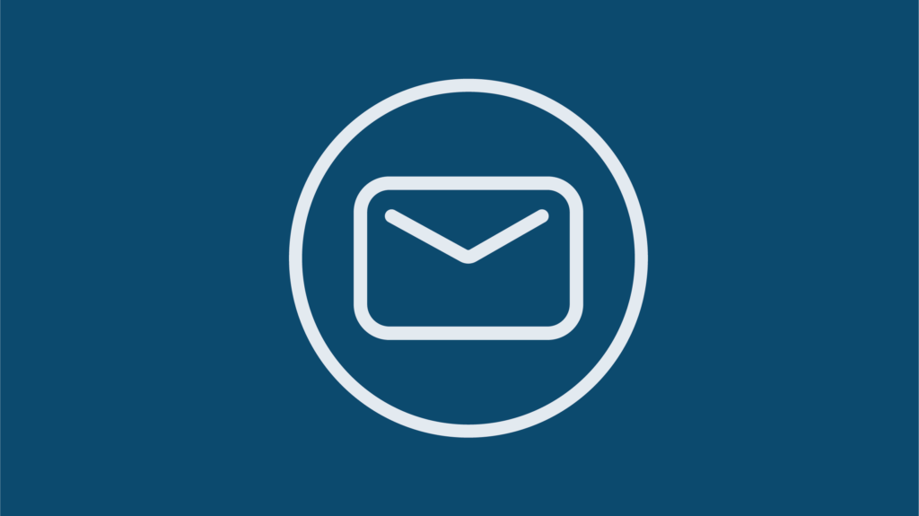 Mörkblå färgplatta med vit, tvådimensionell ikon av ett kuvert i en cirkel